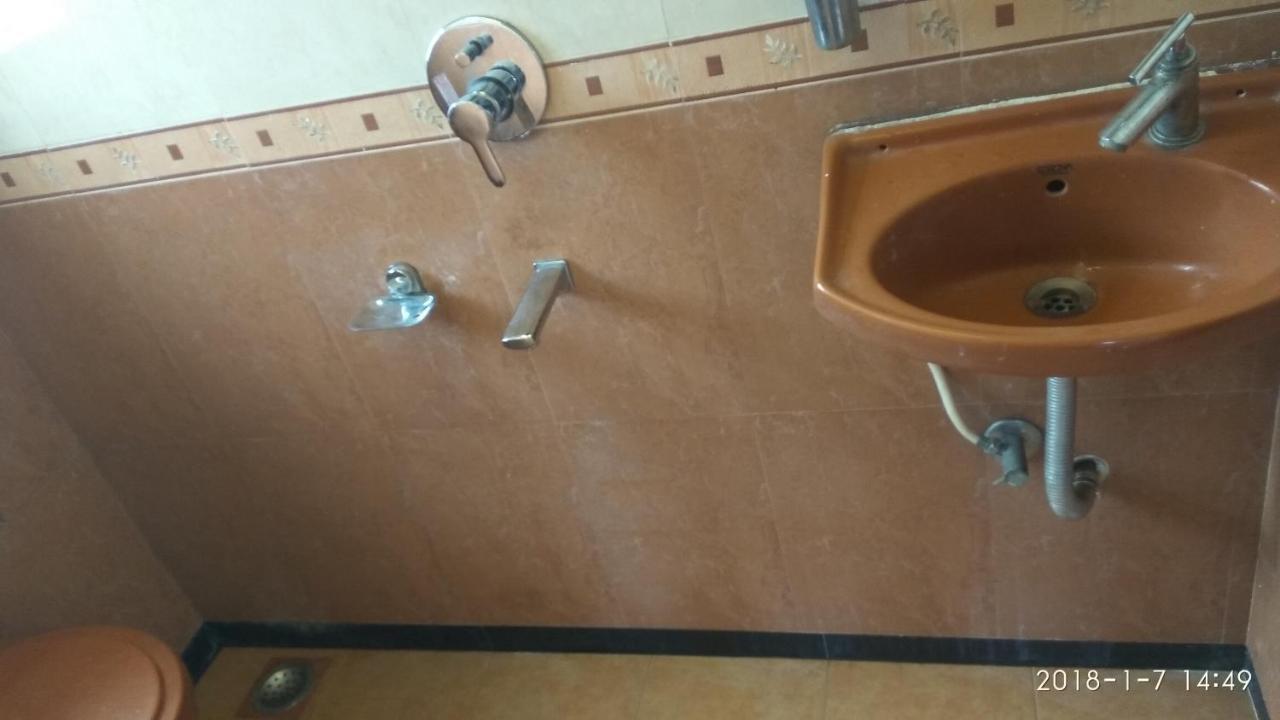 Agrawal Bhavan Budget Stay Only For Indians Mumbai Exteriör bild